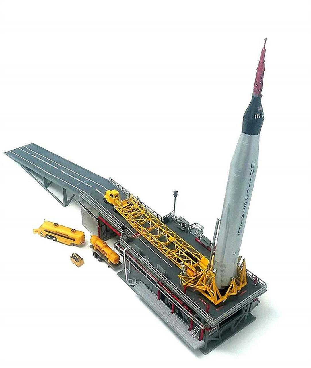 Atlas w/launch MercCap 1:110
