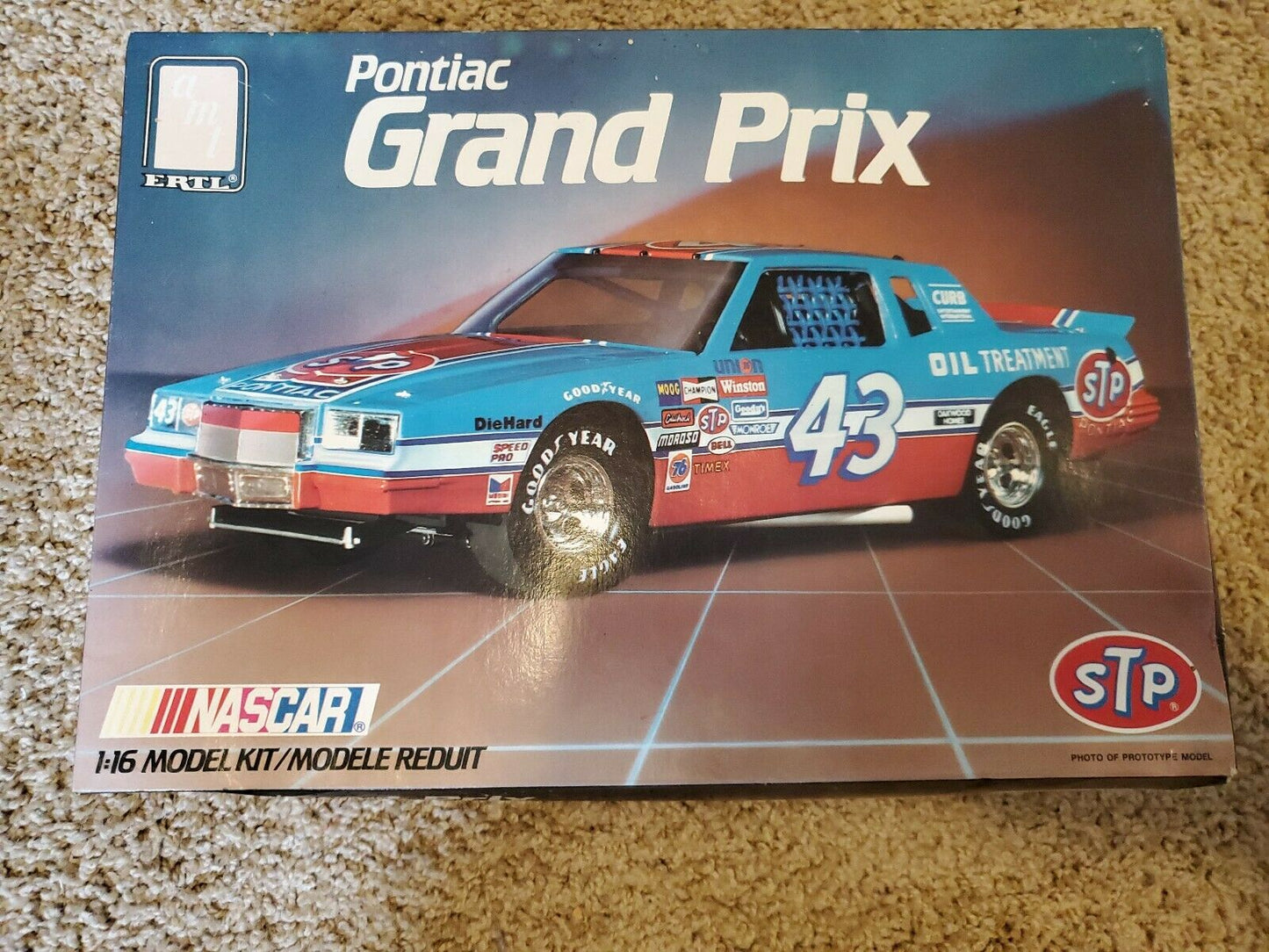 1998 AMT 1/16 SCALE STP PONTIAC GRAND PRIX MODEL KIT