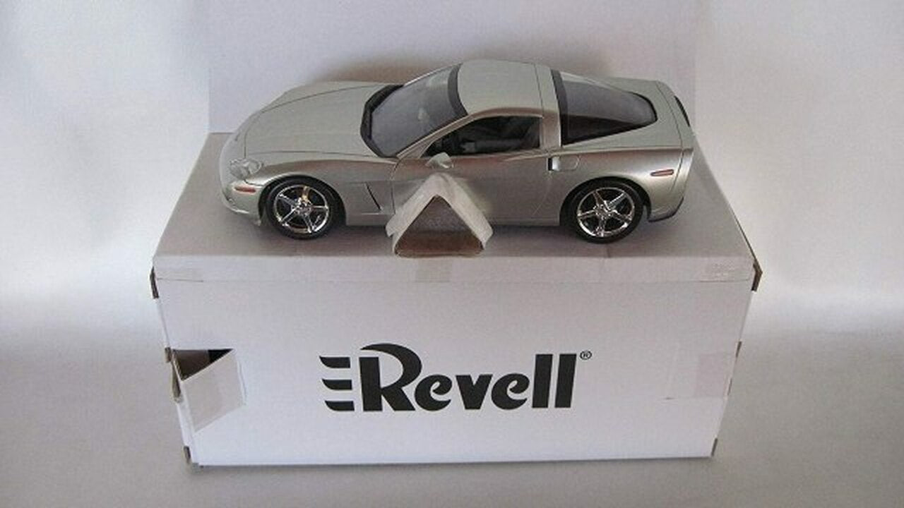 850965 1:25 06 VETTE COUPE SILVER