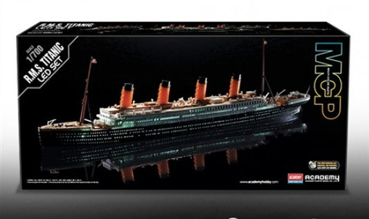 14220 1/700 R.M.S. Titanic w/Led Set