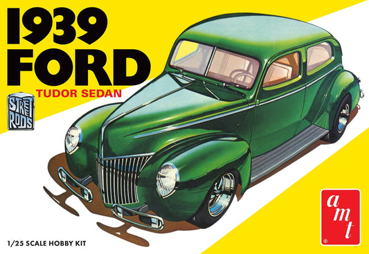 AMT 1939 Ford Tudor Sedan Street Rod Series 1:25 Scale Model Kit