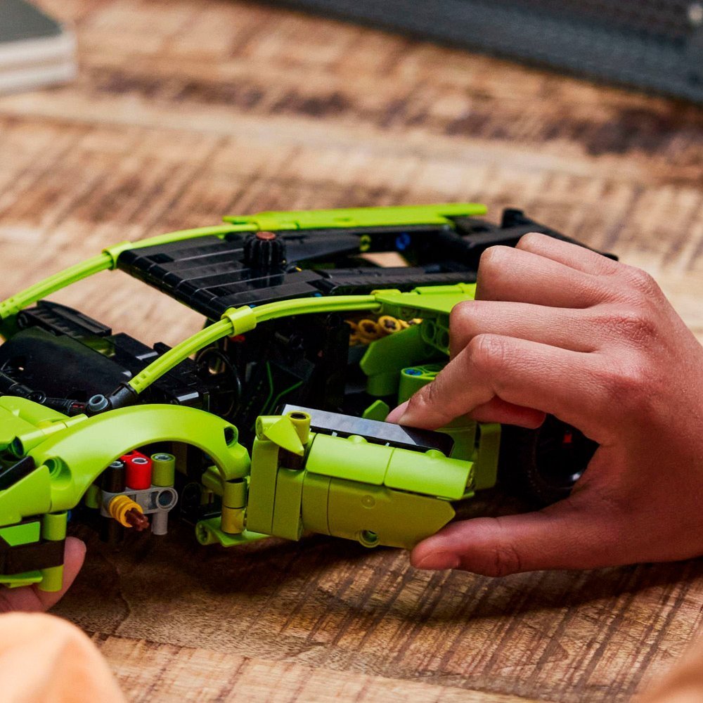 LEGO Technic Lamborghini Huracán Tecnica Advanced Sports Car Building Kit 42161