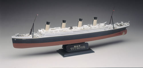 1/570 RMS Titanic Ocean Liner