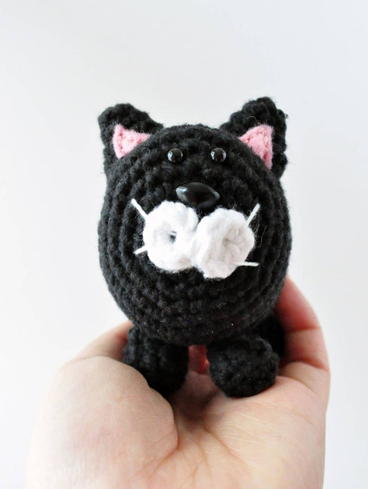 Cat DIY Crochet Kit | Black and White