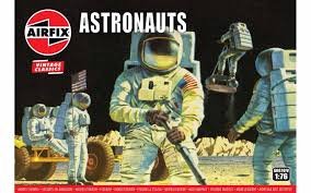 Astronauts 1:76