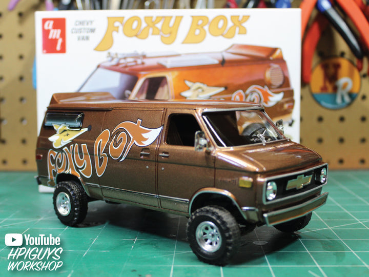 AMT 1975 CHEVY VAN "FOXY BOX" 1:25 SCALE MODEL KIT