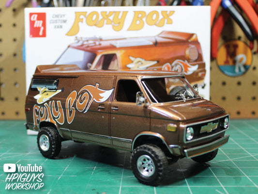 AMT 1975 CHEVY VAN "FOXY BOX" 1:25 SCALE MODEL KIT